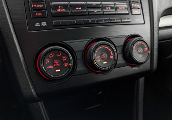 Подержанный автомобиль Subaru XV 2012 года (25 фото)