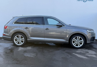 Подержанный автомобиль Audi Q7 2015 года (4 фото)
