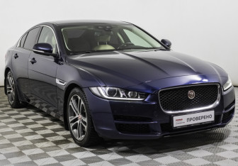 Подержанный автомобиль Jaguar XE 2015 года (3 фото)