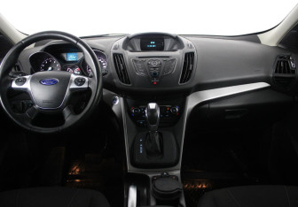 Подержанный автомобиль Ford Kuga 2016 года (6 фото)