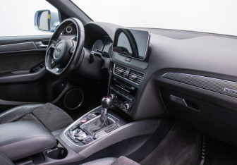 Подержанный автомобиль Audi SQ5 2015 года (10 фото)