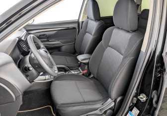 Подержанный автомобиль Mitsubishi Outlander 2018 года (20 фото)
