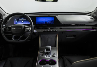 Подержанный автомобиль Omoda C5 2024 года (12 фото)