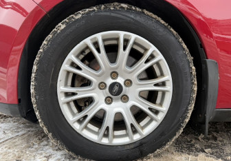 Подержанный автомобиль Ford Focus Hatchback 2012 года (9 фото)