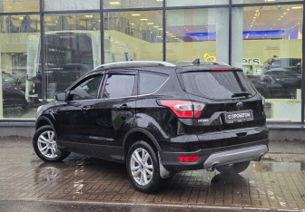 Подержанный автомобиль Ford Kuga 2019 года (6 фото)