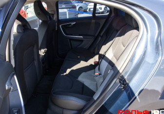 Подержанный автомобиль Volvo S60 2011 года (8 фото)