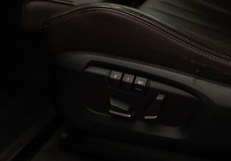 Подержанный автомобиль BMW X5 2016 года (18 фото)