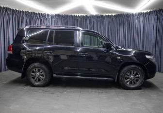 Подержанный автомобиль Toyota Land Cruiser Suv 2009 года (4 фото)