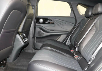 Подержанный автомобиль Exeed RX 2023 года (11 фото)