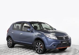Подержанный автомобиль Renault Sandero 2011 года (3 фото)
