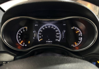 Подержанный автомобиль Jeep Grand Cherokee 2013 года (15 фото)