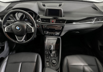 Подержанный автомобиль BMW X1 2019 года (11 фото)