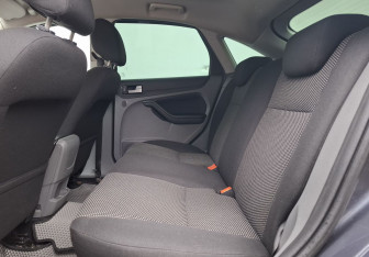 Подержанный автомобиль Ford Focus Hatchback 2010 года (11 фото)