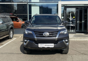 Подержанный автомобиль Toyota Fortuner 2018 года (2 фото)