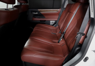 Подержанный автомобиль Lexus LX 2015 года (10 фото)