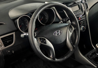 Подержанный автомобиль Hyundai i30 Hatchback 2012 года (12 фото)