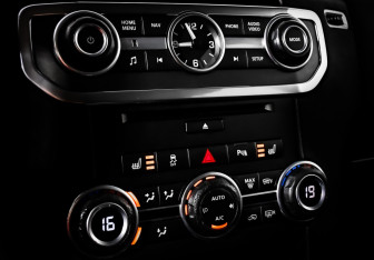 Подержанный автомобиль Land Rover Discovery 2013 года (17 фото)