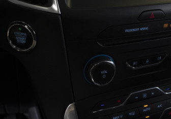 Подержанный автомобиль Ford S-MAX 2017 года (19 фото)