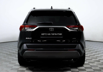Подержанный автомобиль Toyota RAV4 2019 года (4 фото)