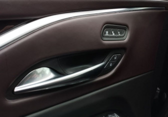 Подержанный автомобиль Cadillac Escalade Suv 2022 года (15 фото)