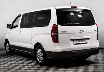 Подержанный автомобиль Hyundai H-1 2016 года (7 фото)