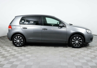 Подержанный автомобиль Volkswagen Golf Hatchback 2010 года (4 фото)