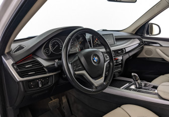 Подержанный автомобиль BMW X5 2014 года (15 фото)