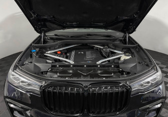 Подержанный автомобиль BMW X7 2020 года (10 фото)
