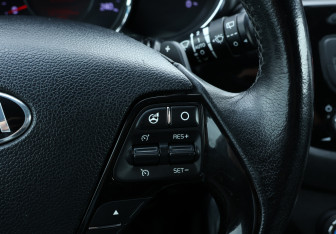 Подержанный автомобиль Kia Ceed Hatchback 2013 года (18 фото)