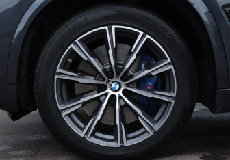 Подержанный автомобиль BMW X5 2019 года (25 фото)