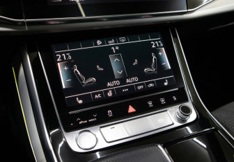 Подержанный автомобиль Audi Q8 2019 года (20 фото)