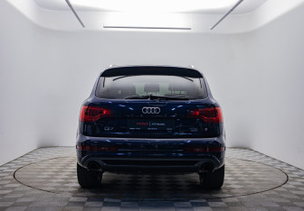 Подержанный автомобиль Audi Q7 2013 года (6 фото)