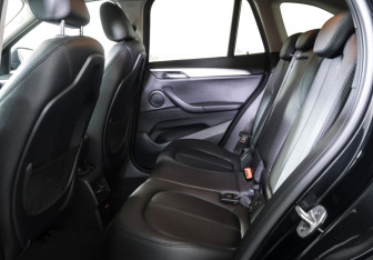 Подержанный автомобиль BMW X1 2020 года (11 фото)