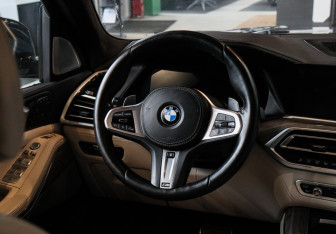 Подержанный автомобиль BMW X7 2020 года (16 фото)