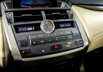 Подержанный автомобиль Lexus NX 2016 года (26 фото)