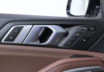 Подержанный автомобиль BMW X6 2020 года (16 фото)
