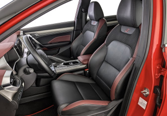 Подержанный автомобиль Geely Coolray 2023 года (20 фото)