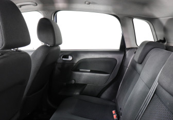 Подержанный автомобиль Ford Fiesta Hatchback 2007 года (8 фото)