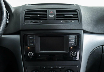 Подержанный автомобиль Skoda Yeti 2017 года (8 фото)