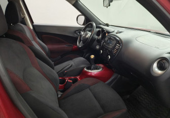 Подержанный автомобиль Nissan Juke 2011 года (10 фото)