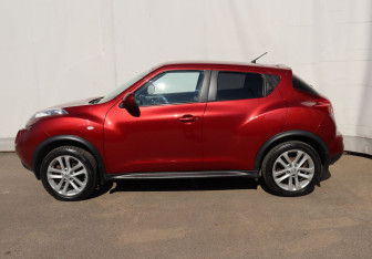 Подержанный автомобиль Nissan Juke 2011 года (8 фото)