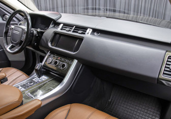 Подержанный автомобиль Land Rover Range Rover Sport 2016 года (11 фото)