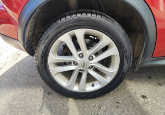 Подержанный автомобиль Nissan Juke 2011 года (12 фото)