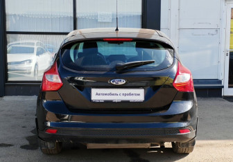 Подержанный автомобиль Ford Focus Hatchback 2013 года (6 фото)