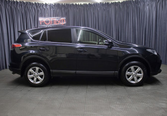 Подержанный автомобиль Toyota RAV4 2015 года (4 фото)