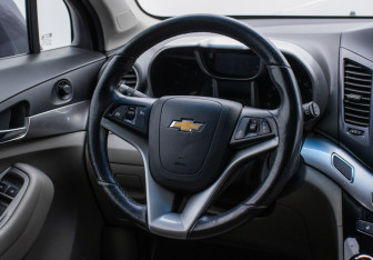Подержанный автомобиль Chevrolet Orlando 2012 года (16 фото)