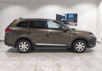 Подержанный автомобиль Mitsubishi Outlander 2021 года (4 фото)