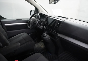 Подержанный автомобиль Peugeot Traveller 2020 года (9 фото)