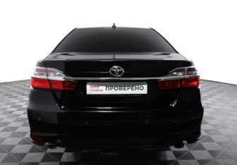 Подержанный автомобиль Toyota Camry Sedan 2017 года (6 фото)