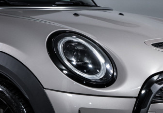 Подержанный автомобиль MINI Hatch 2021 года (16 фото)